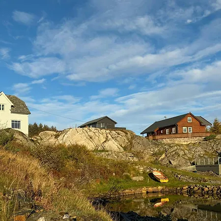 Ferienhaus Seafront House From 1952 With Views In Veivag *