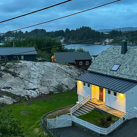 Seafront House From 1952 With Views In Veivag Ferienhaus
