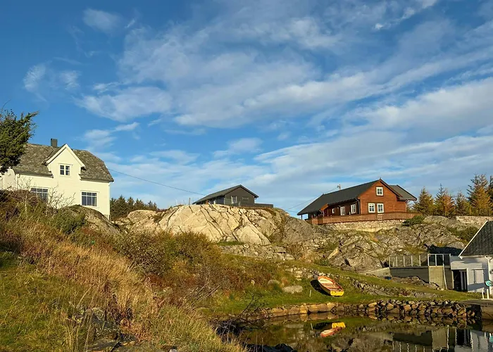 Prázdninový dům Seafront House From 1952 With Views In Veivag *